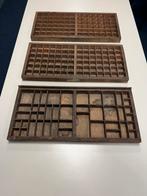 3 ZELDZAME antieke originele LETTERBAKKEN 1 met Hoge Rand, Huis en Inrichting, Woonaccessoires | Wanddecoraties, Ophalen of Verzenden