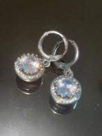 Zilverkleurige Hangers met trass, Met kristal, Gebruikt, Ophalen of Verzenden, Knopjes of Stekers