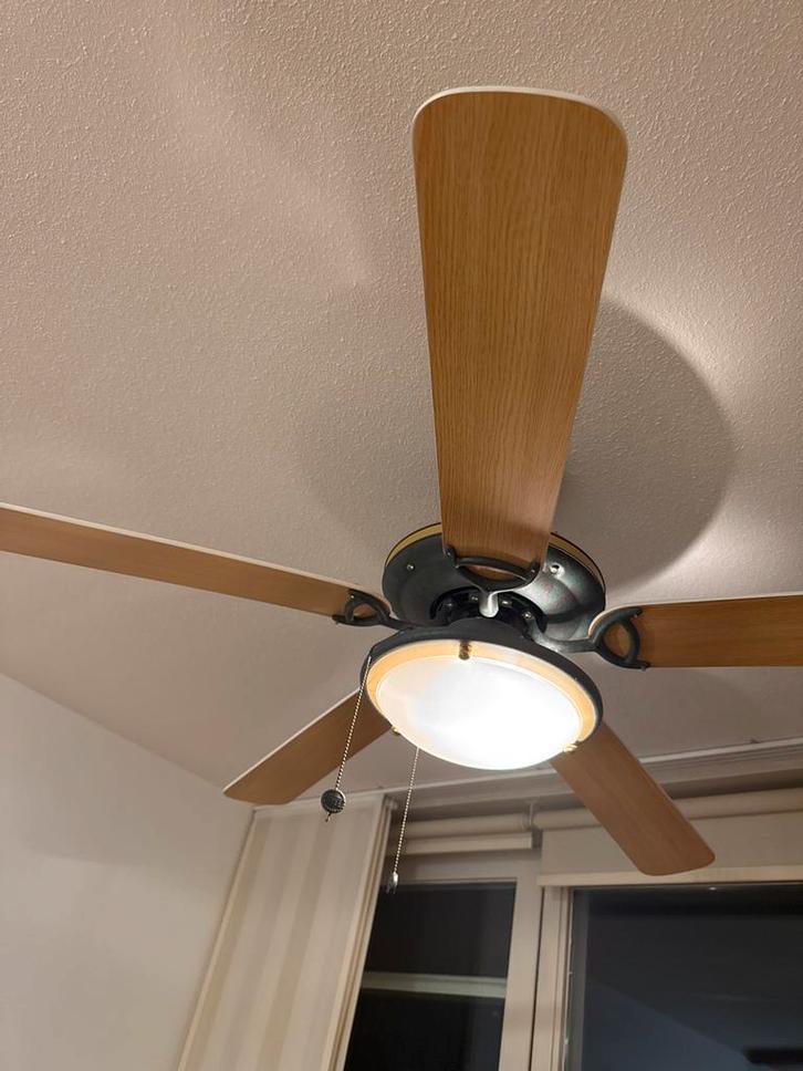 Plafondventilator met verlichting, Huis en Inrichting, Lampen | Hanglampen, Gebruikt, Minder dan 50 cm, Hout, Metaal, Ophalen
