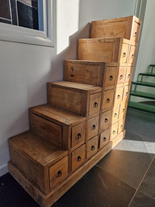 Hangemaakte trappenkast apotherkast - 1 geheel  loodzwaar, Huis en Inrichting, Kasten | Ladekasten, Minder dan 100 cm, 200 cm of meer
