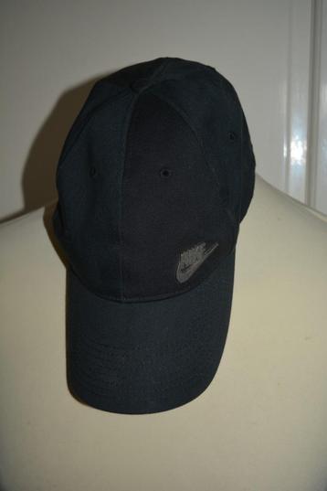 pet, zwarte Nike sportswear pet beschikbaar voor biedingen