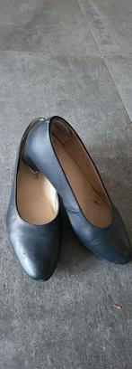 stewardess schoenen mt rechts 40 en links 39, Blauw, Ophalen of Verzenden, Sneakers of Gympen, Gedragen