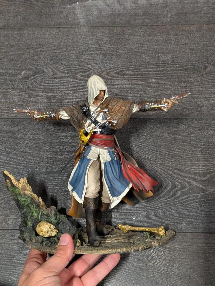 Beeldje Assassin's Creed 4 Edward Kenway, Verzamelen, Beelden en Beeldjes, Zo goed als nieuw, Mens, Ophalen of Verzenden