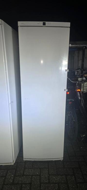 Hoge Liebherr No Frost vrieskast met garantie  beschikbaar voor biedingen