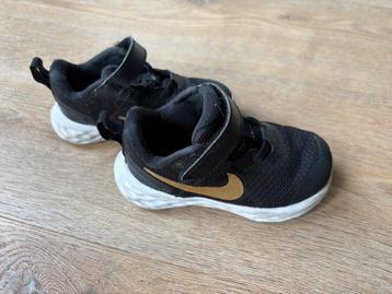 Nike mt 23,5 (heel netjes) beschikbaar voor biedingen