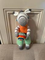 Gehaakte zebra met kleren en bal, Verzenden, Nieuw, Overige typen