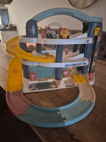 Smoby Auto Garage met Baan en Autootjes beschikbaar voor biedingen