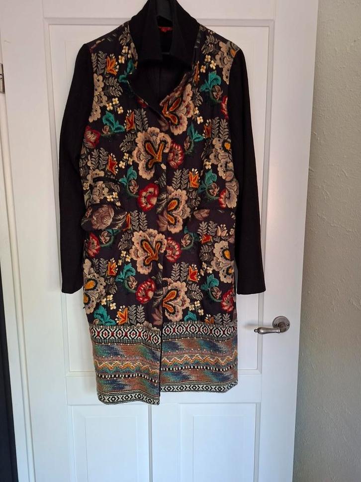 Hele mooie tussenjas met borduursel. Van het merk Derhy, Kleding | Dames, Jassen | Winter, Zo goed als nieuw, Maat 42/44 (L), Zwart