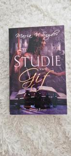Studie van Gif, -Magie & -Vuur - Maria V. Snyder, Ophalen of Verzenden, Zo goed als nieuw, Maria V. Snyder