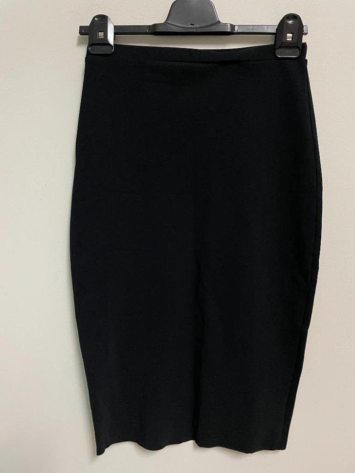 R66 - Zwarte aansluitende Studio Ruig rok maat M (1), Kleding | Dames, Rokken, Zo goed als nieuw, Maat 38/40 (M), Zwart, Boven de knie