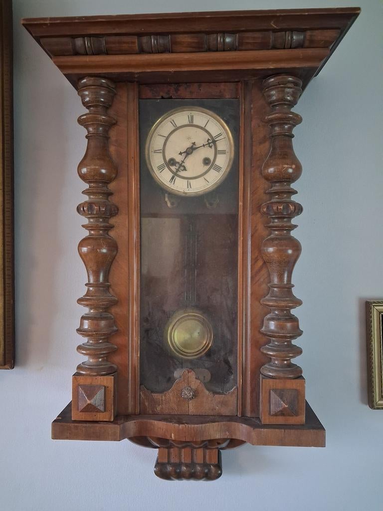 Antieke Wandklok met Houten Kast, Ophalen of Verzenden