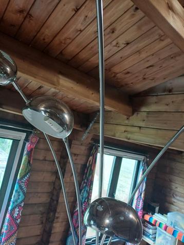 Moderne lamp met marmeren voet beschikbaar voor biedingen