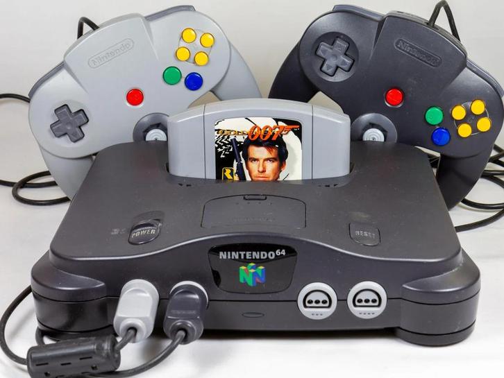 Nintendo 64 met goldeneye 007 en meerdere controllers, Spelcomputers en Games, Spelcomputers | Nintendo 64, Zo goed als nieuw