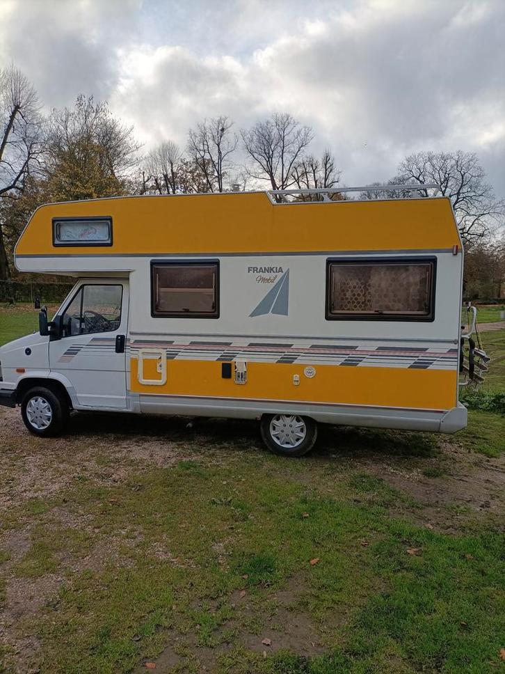 Leuke camper merk Frankia, met weinig km, Caravans en Kamperen, Campers, Particulier, Alkoof, Overige merken, Rondzit, Cassettetoilet