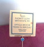 AVON Pin Birthstone Saffier. September. In originele doos., Sieraden, Tassen en Uiterlijk, Overige materialen, 4 tot 7 cm, Nieuw