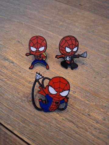 3 leuke spiderman pins te koop beschikbaar voor biedingen