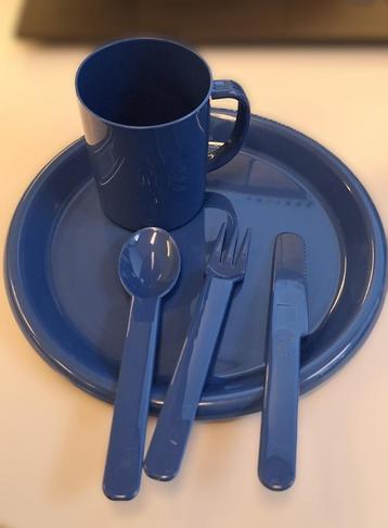 Partij blauwe picknicksets – bestek, borden & mokken beschikbaar voor biedingen