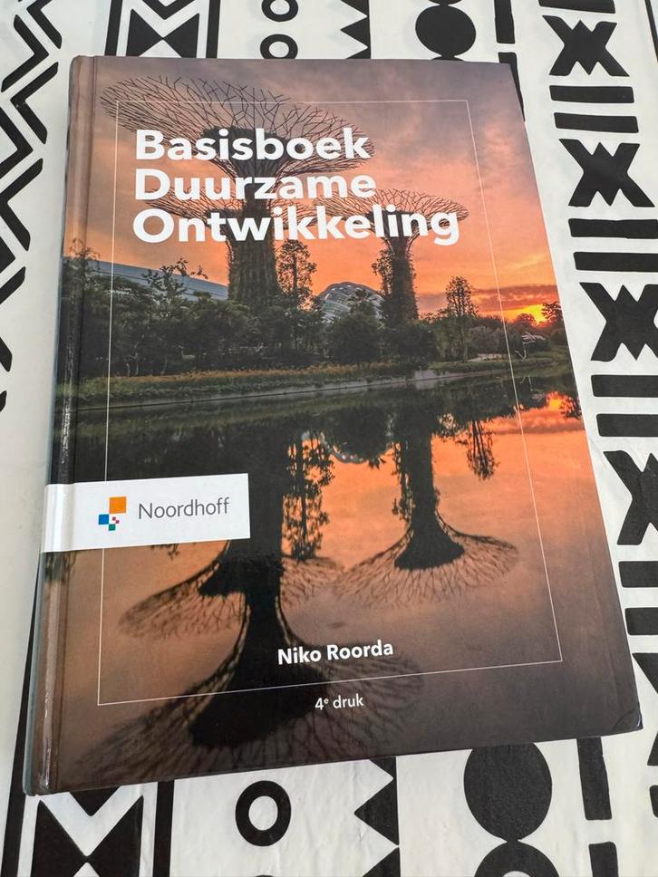 Basisboek Duurzame Ontwikkeling - Niko Roorda, Boeken, Studieboeken en Cursussen, Zo goed als nieuw, HBO, Gamma, Ophalen