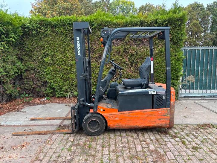 Doosan B18T-5 elektrische heftruck 1.8 ton dublo mast B18, Zakelijke goederen, Machines en Bouw | Heftrucks en Intern transport