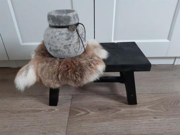 Houten krukje/bankje zwart beschikbaar voor biedingen