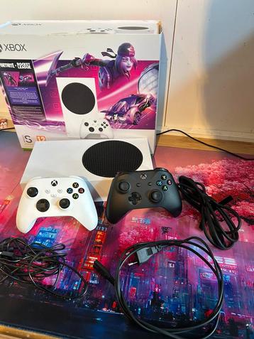 Xbox series s 512gb ssd met 2 controllers beschikbaar voor biedingen