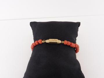 Bloedkoralen armband met gouden slot                     D20 beschikbaar voor biedingen