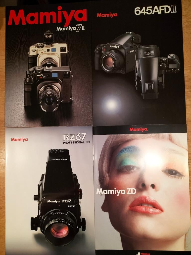 Mamiya Brochures, Boeken, Ophalen of Verzenden, Zo goed als nieuw