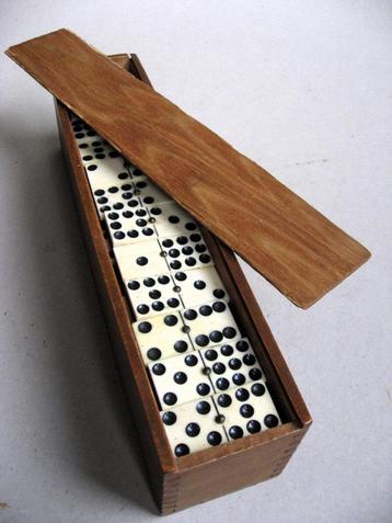 Zeldzaam, antiek dubbel dominospel met 55 stenen beschikbaar voor biedingen