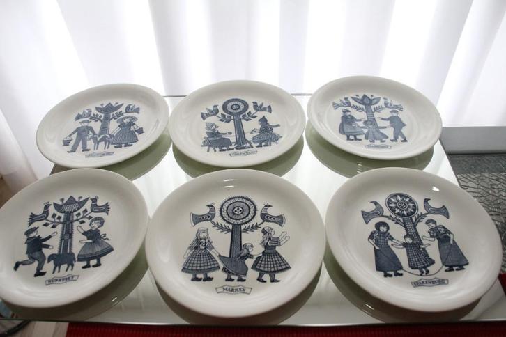 Royal Sfinx klederdracht borden, Huis en Inrichting, Keuken | Servies, Zo goed als nieuw, Bord(en), Overige stijlen, Porselein