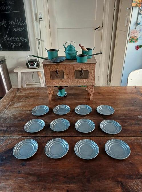 12 tinnen bordjes engeltjes tin speelgoed, Antiek en Kunst, Antiek | Servies compleet, Ophalen of Verzenden