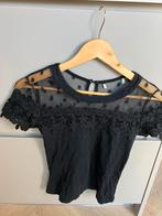 Zwarte blouse met kant en stippen, Zwart, Ophalen of Verzenden, Zo goed als nieuw, Korte mouw