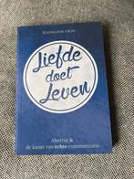 Liefde doet Leven - Stephanie Gray, Ophalen of Verzenden, Zo goed als nieuw, Christendom | Katholiek