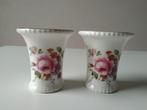 Royal Crown Derby 2 vaasjes met decor van bloemen, Antiek en Kunst, Ophalen of Verzenden