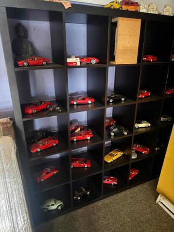 Model auto’s 1/18 incl kast beschikbaar voor biedingen