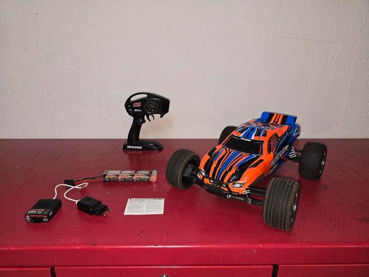 Traxxas rustler 2025 demo model zgan!! Compleet!!, Hobby en Vrije tijd, Modelbouw | Radiografisch | Auto's, Zo goed als nieuw