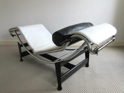 LC4 | Design:Le Corbusier & Charlotte Perriand |Cassina It, Huis en Inrichting, Fauteuils, Zo goed als nieuw, Leer, Metaal, Overige materialen