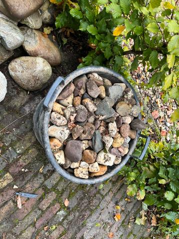 Keien voor vijver, boomspiegel of tuin beschikbaar voor biedingen