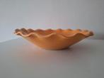 Gele, handgemaakte keramiek schaal. Ø 22,5 cm. Als nieuw., Ophalen of Verzenden, Zo goed als nieuw, Rond, Schaal