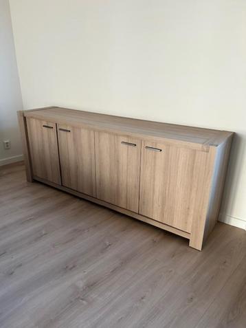 Dressoir beschikbaar voor biedingen