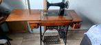 Antieke trapnaaimachine  merk Singer, Ophalen