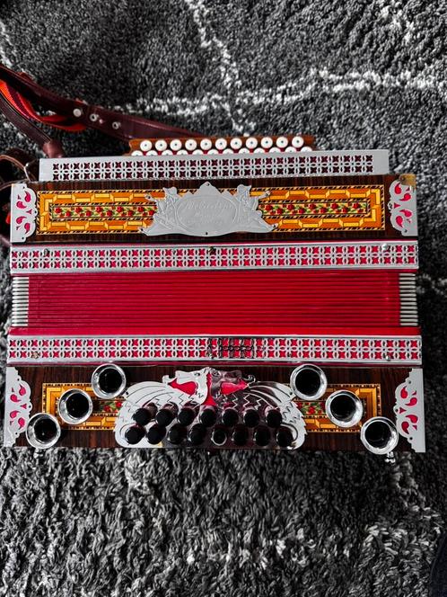 Schitterende Melodia Mengens C-F-B-Es, Muziek en Instrumenten, Accordeons, Zo goed als nieuw, Overige formaten, Overige merken