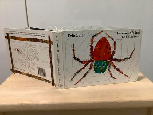 Boek Eric Carle bezige spin de spinneweb voelen woordenschat, Boeken, Kinderboeken | Baby's en Peuters, Zo goed als nieuw, 3 tot 4 jaar
