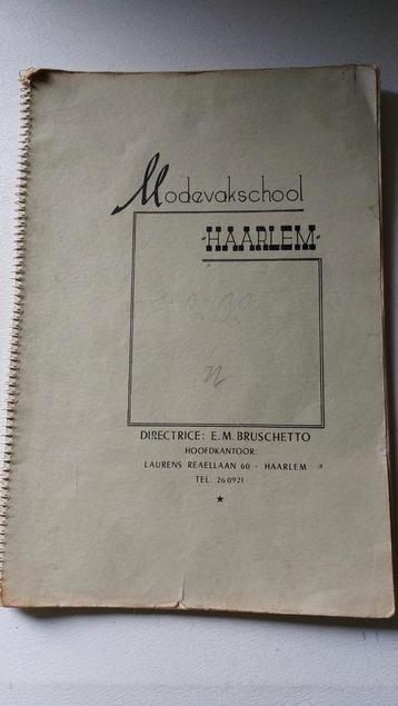 Modevakschool Haarlem  patroontekenboek beschikbaar voor biedingen