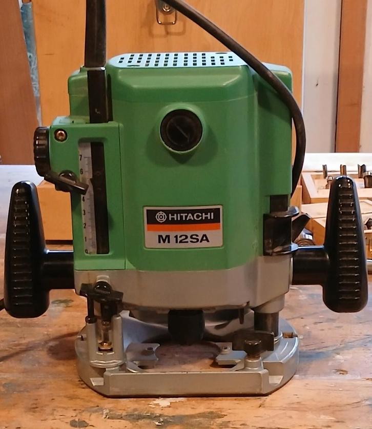Bovenfrees Hitachi 1600 Watt, Doe-het-zelf en Verbouw, Gereedschap | Freesmachines, Gebruikt, Elektrisch, Bovenfrees, Ophalen