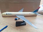 (L16) Boeing 777-200 1:200 Delta Airlines, Hobby en Vrije tijd, Modelbouw | Vliegtuigen en Helikopters, Ophalen of Verzenden, Zo goed als nieuw