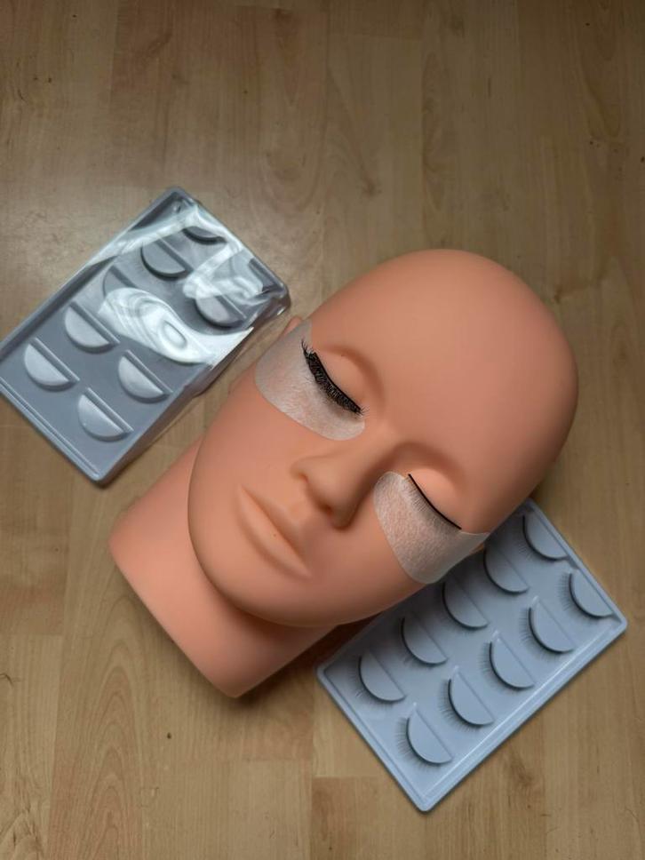 Oefen pop wimper extentions, Hobby en Vrije tijd, Cursusmateriaal, Zo goed als nieuw, Ophalen of Verzenden