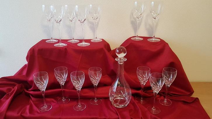 Kristallen wijnglazen (14 stuks) met karaf, onbeschadigd., Antiek en Kunst, Antiek | Glas en Kristal, Ophalen