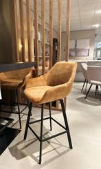 Set van twee barstoelen in cognac stof, Ophalen, Draaibaar, Sommelsdijkse haven 19, Info@vissermeubelen.nl