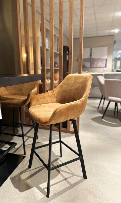 Set van twee barstoelen in cognac stof, Huis en Inrichting, Barkrukken, Nieuw, 60 tot 90 cm, 2 krukken, Draaibaar, Ophalen