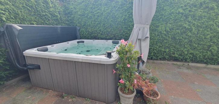 Jacuzzi 5 pers (2 lig+3 zitplaatsen)magnesium  reiniging!, Tuin en Terras, Zwembaden, Zo goed als nieuw, Overige typen, 80 tot 120 cm